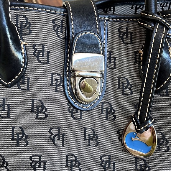 Dooney & Bourke Signature print gray/black satchel/Crossbody Silvertone buckle - Picture 3 of 12